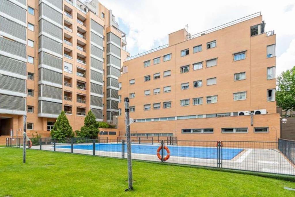 Impresionante Apartamento De 4 Dormitorios 3 Banos Y 2 Plazas De Garaje Madrid Bagian luar foto