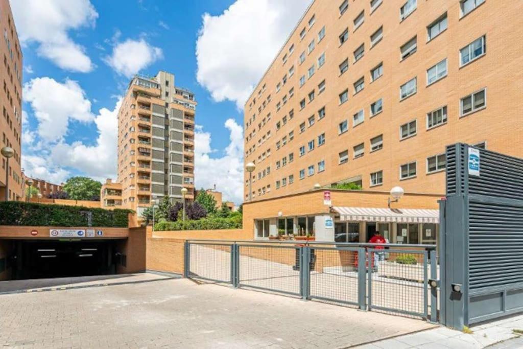 Impresionante Apartamento De 4 Dormitorios 3 Banos Y 2 Plazas De Garaje Madrid Bagian luar foto
