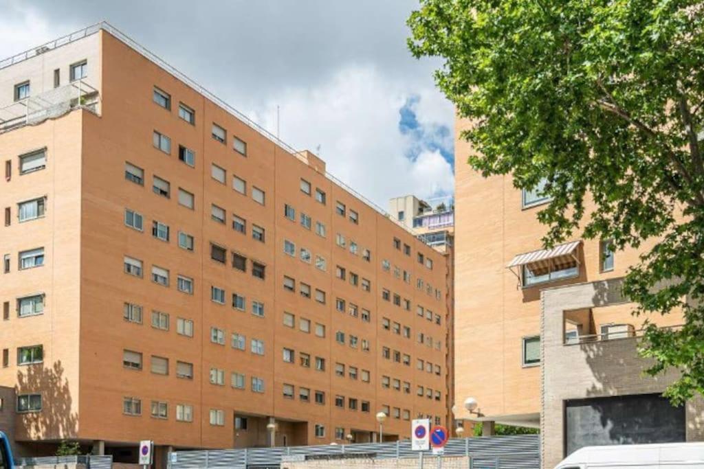 Impresionante Apartamento De 4 Dormitorios 3 Banos Y 2 Plazas De Garaje Madrid Bagian luar foto