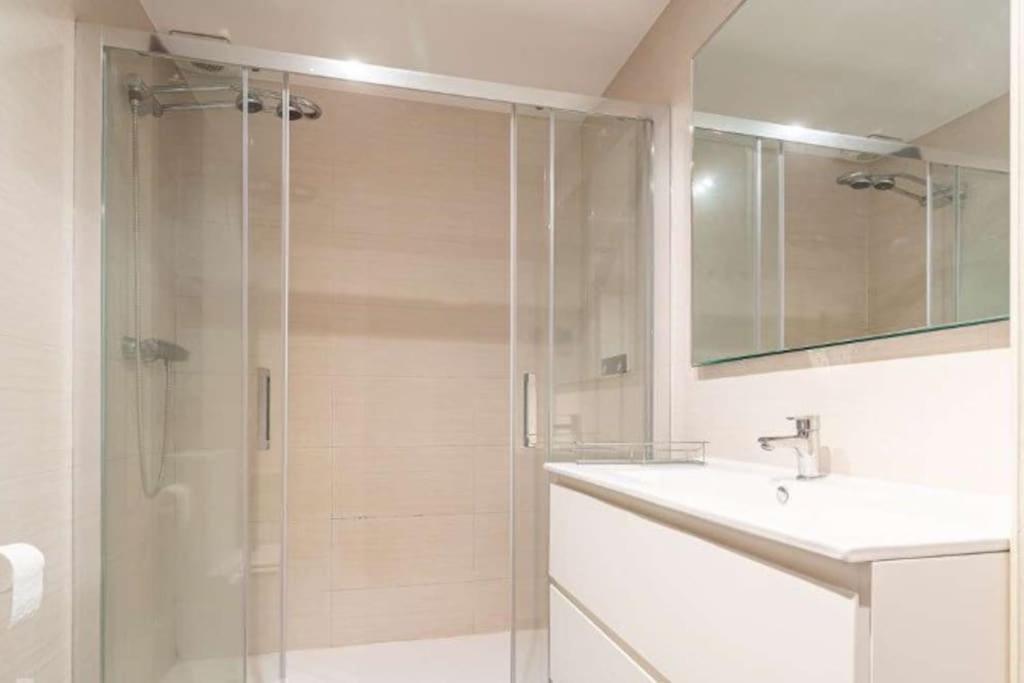 Impresionante Apartamento De 4 Dormitorios 3 Banos Y 2 Plazas De Garaje Madrid Bagian luar foto