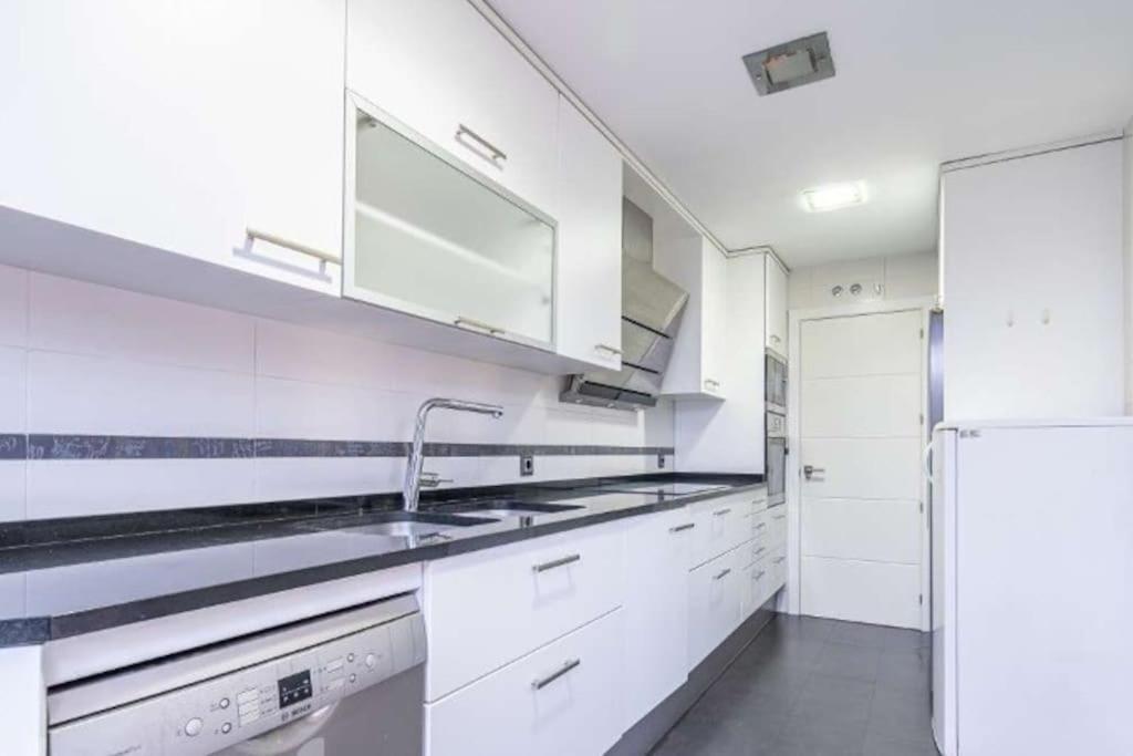 Impresionante Apartamento De 4 Dormitorios 3 Banos Y 2 Plazas De Garaje Madrid Bagian luar foto
