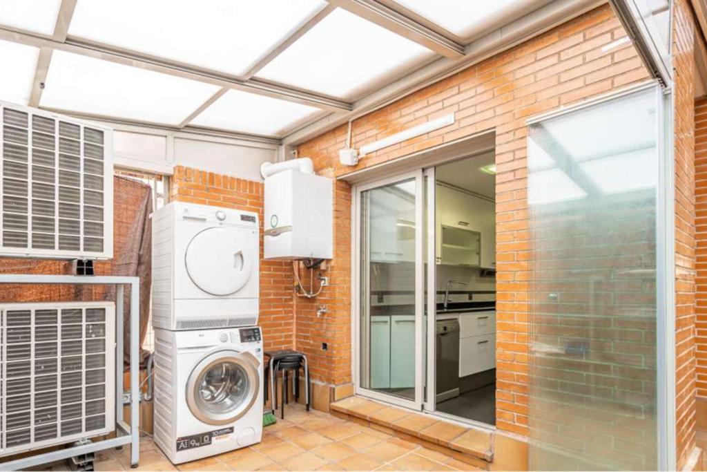 Impresionante Apartamento De 4 Dormitorios 3 Banos Y 2 Plazas De Garaje Madrid Bagian luar foto